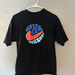 The Nike Tee Graphic T-Shirt LIMITED EDITION!